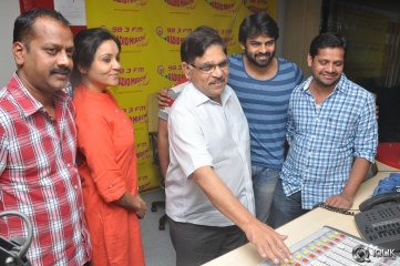 Pilla Nuvvu Leni Jeevitham Movie Song Launch at Radio Mirchi